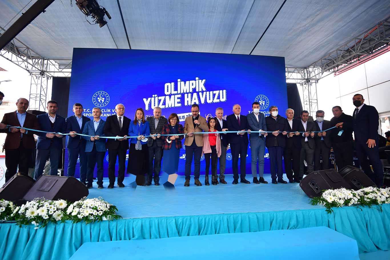 Türkiye'nin en büyük yüzme havuzu Gaziantep'te açıldı